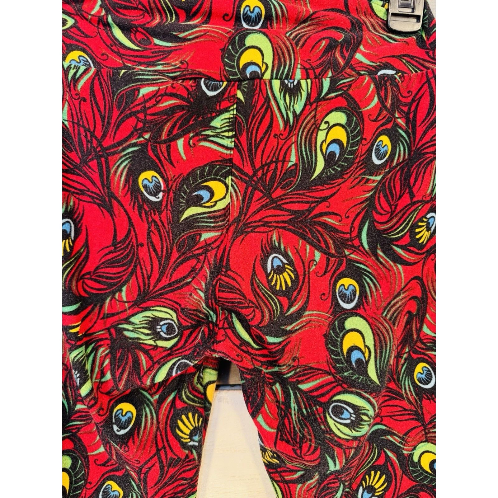 Other LuLaRoe Leggings OS One Size RED PEACOCK FEATHERS Used Condi Size 29" - 5 Thumbnail
