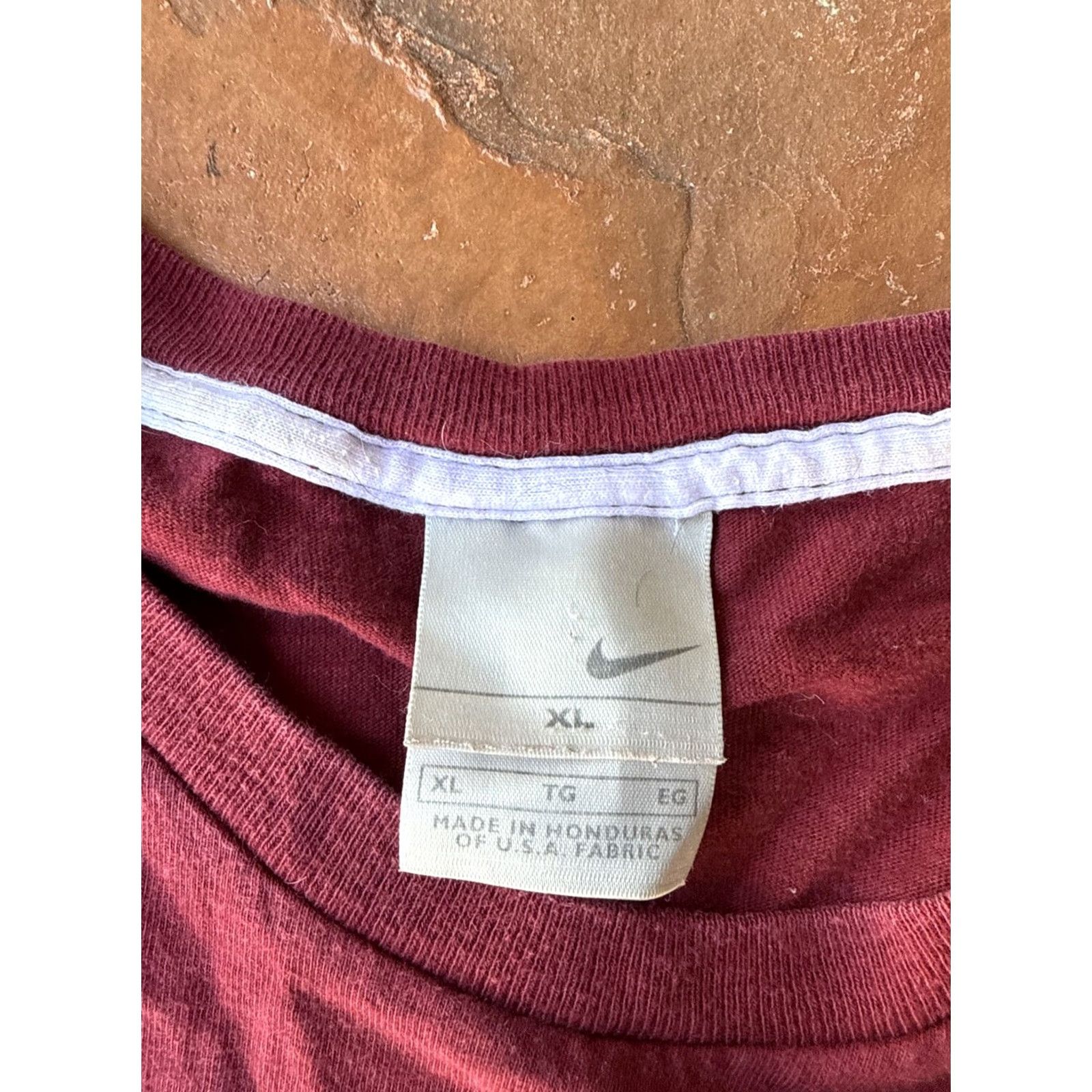 Nike VINTAGE Nike Swoosh Logo T-Shirt XL Red Crew Neck Short Sleeve Men Authentic Embroidered Logo Tag Size US XL / EU 56 / 4 - 2 Thumbnail