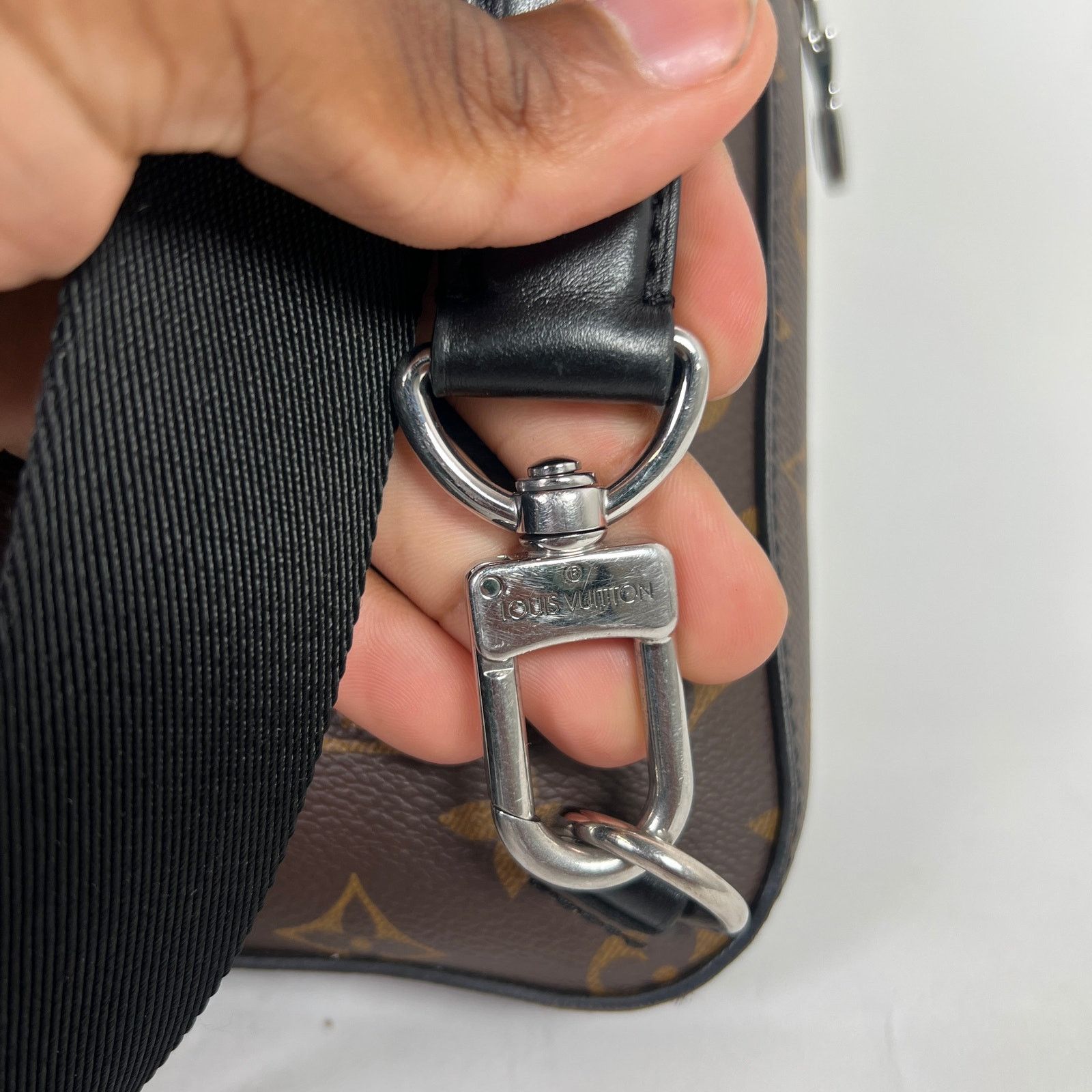 Louis Vuitton Louis Vuitton Monogram Avenue Sling Bag Size ONE SIZE - 12 Thumbnail