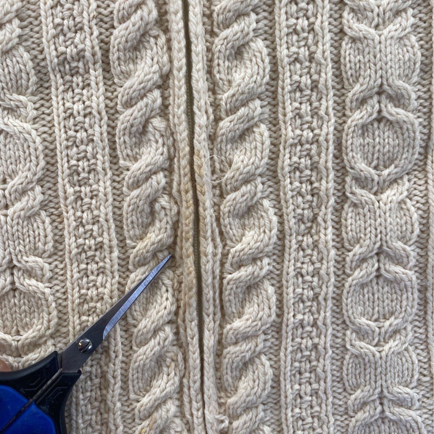 Aran Crafts Aran Crafts Women's Cardigan Sweater Medium Cream Cable Knit Size M / US 6-8 / IT 42-44 - 8 Thumbnail