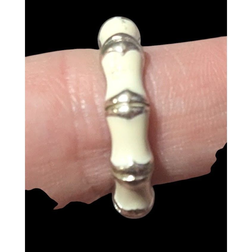 Other Vintage Cream And Silver Tone Bamboo Style Fashion Ring Size Size ONE SIZE - 6 Thumbnail