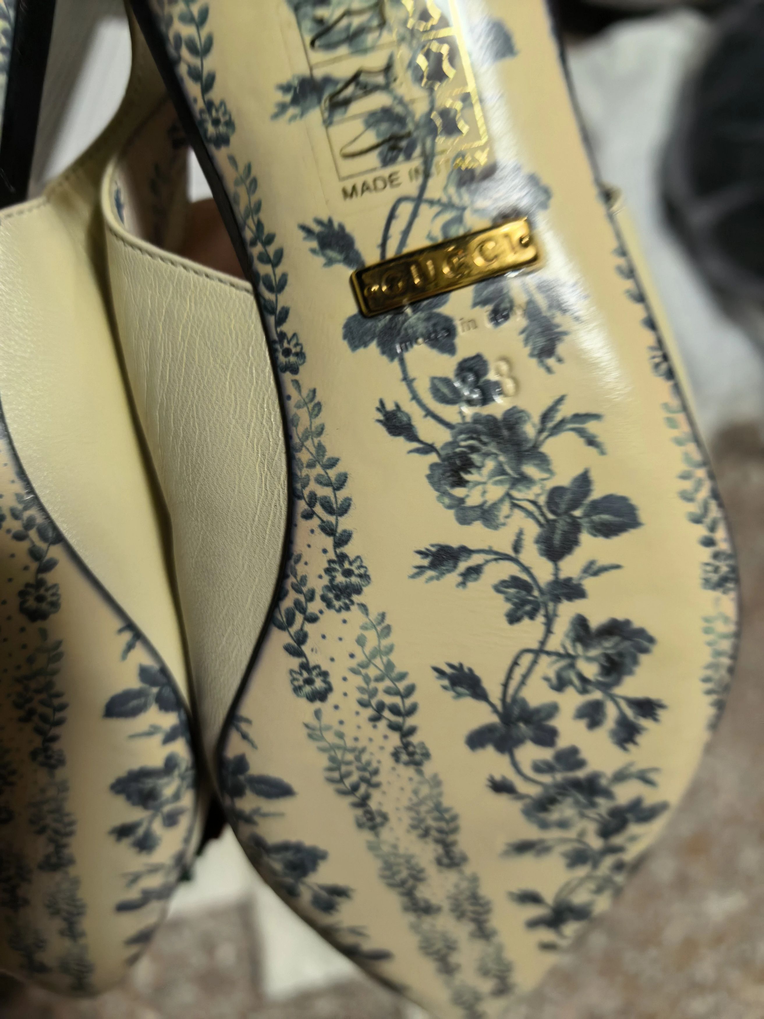Gucci Gucci floral white leather kitten heel sandal size 38 Size US 7.5 / IT 37.5 - 6 Thumbnail
