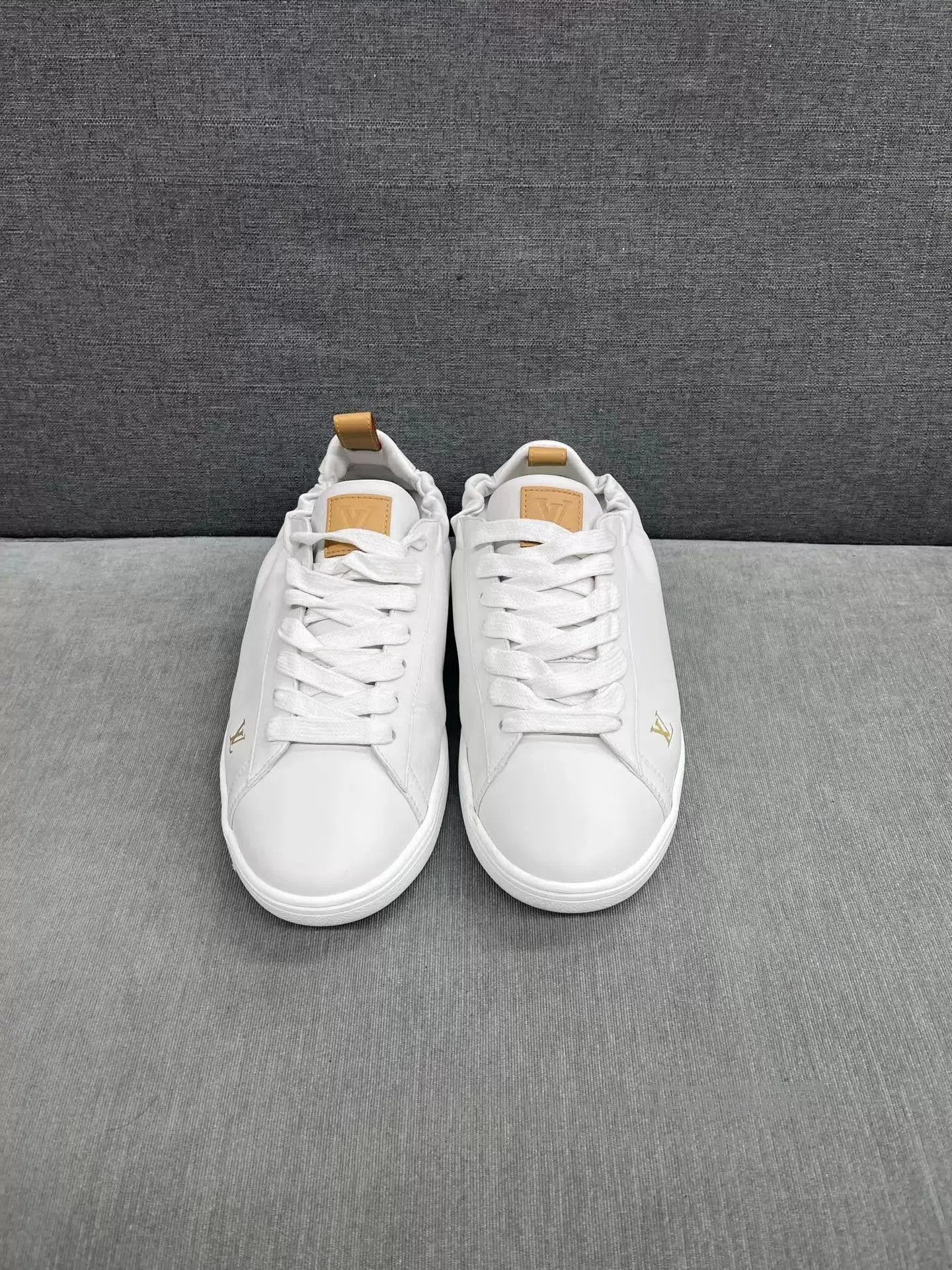 Louis Vuitton White Low-Top Leather Sneakers Size 10. Size US 10 / EU 43 - 2 Thumbnail