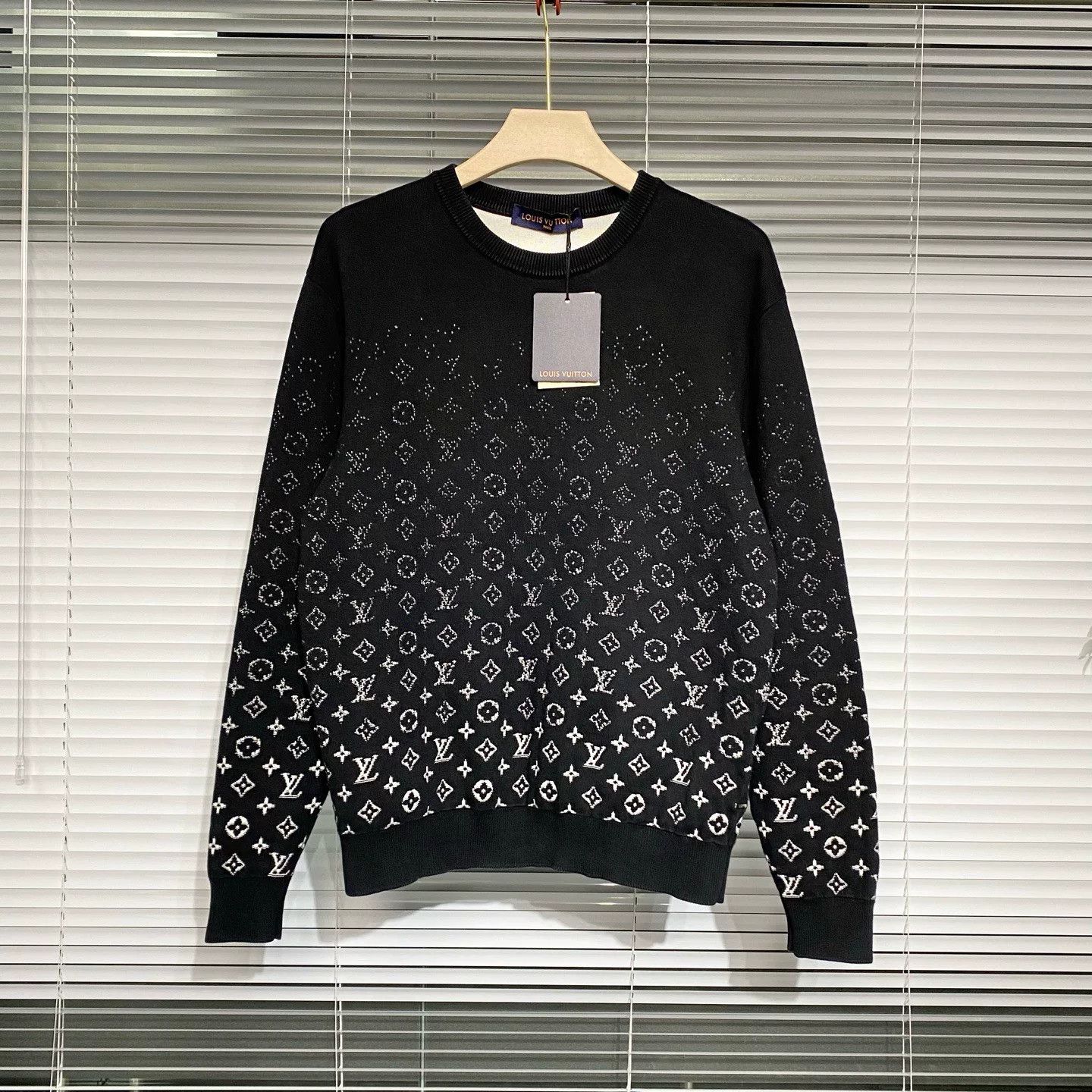 Louis Vuitton louis vuitton knitted black sweater with logo Size US M / EU 48-50 / 2 - 1 Thumbnail