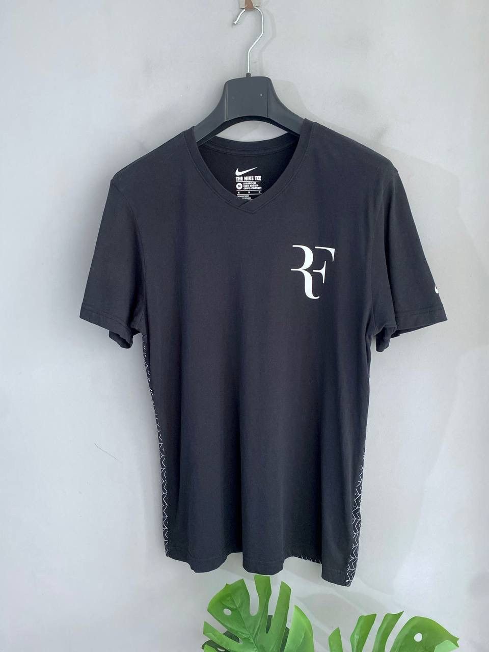 Nike Nike RF Roger Federer V-Neck Cotton Tennis T-Shirt, Size M Size US M / EU 48-50 / 2 - 2 Thumbnail