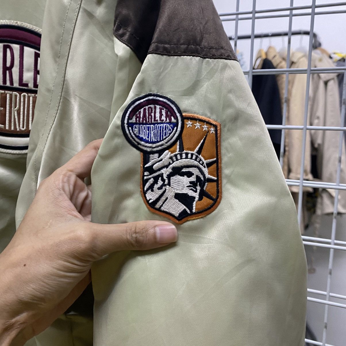 Fubu × Harlem Globetrotters × Vintage Vintage Limited Edition Platinum Fubu Harlem Globetrotters Size US XL / EU 56 / 4 - 9 Thumbnail