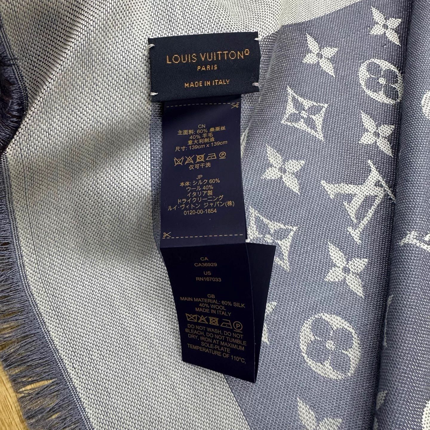 Louis Vuitton LOUIS VUITTON Monogram Denim Silk Scarf 139x139cm Size ONE SIZE - 7 Thumbnail