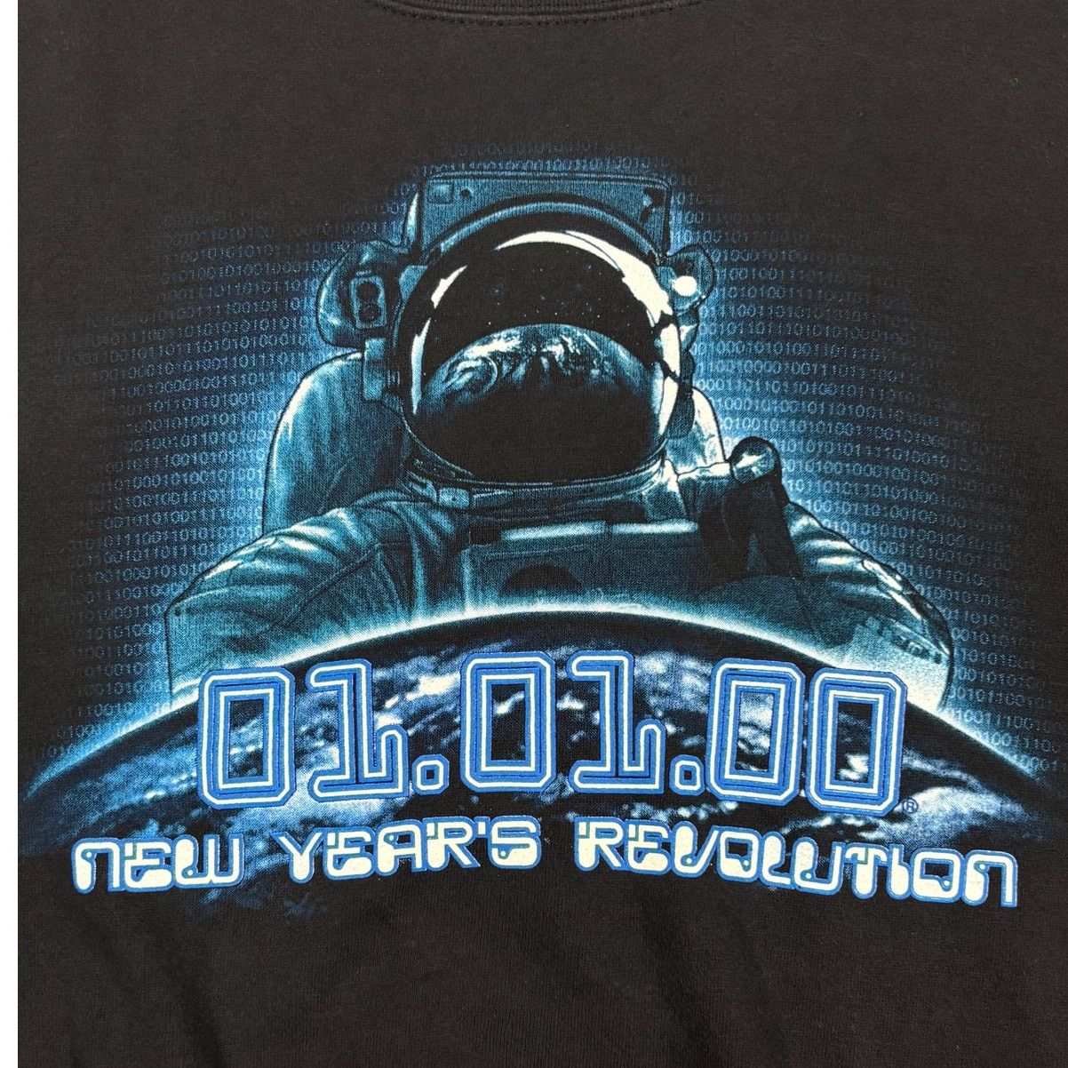 Vintage Vintage New Year's Revolution Graphic Crewneck Sweater Y2K Size US L / EU 52-54 / 3 - 7 Thumbnail