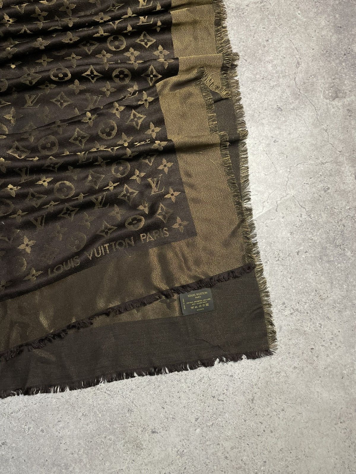 Louis Vuitton Louis Vuitton Brown and Gold Wool scarf Size ONE SIZE - 2 Thumbnail
