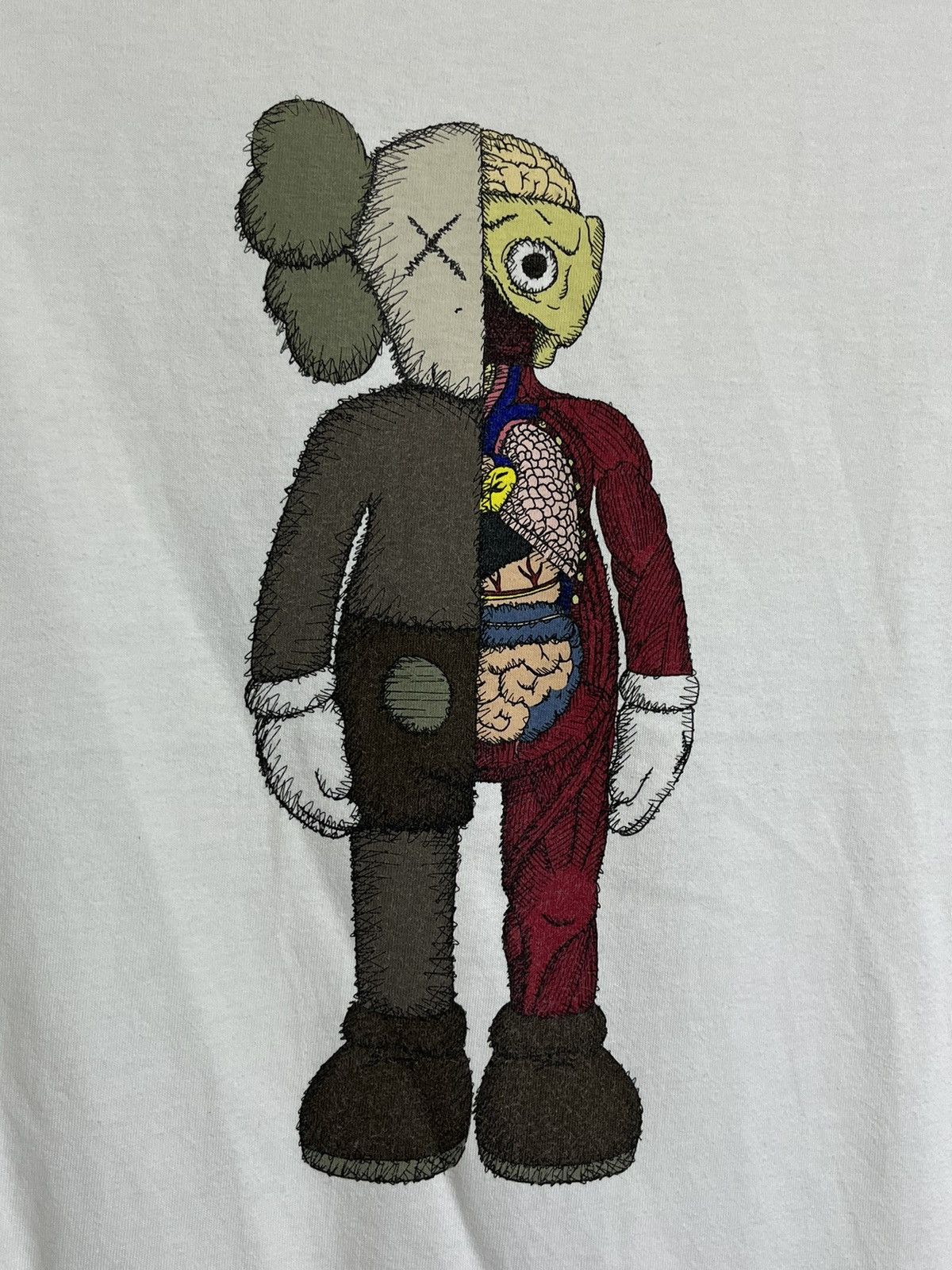 Kaws × Uniqlo GRAIL🔥UNIQLO X KAWS COLLABORATION T SHIRT Size US M / EU 48-50 / 2 - 3 Thumbnail