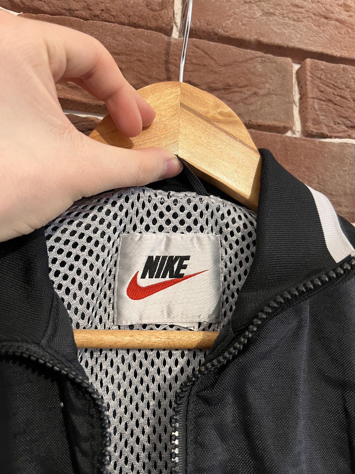 Nike Vintage 90s Nike Big Logo Windbreaker Jacket m Hype Street Size US M / EU 48-50 / 2 - 7 Thumbnail