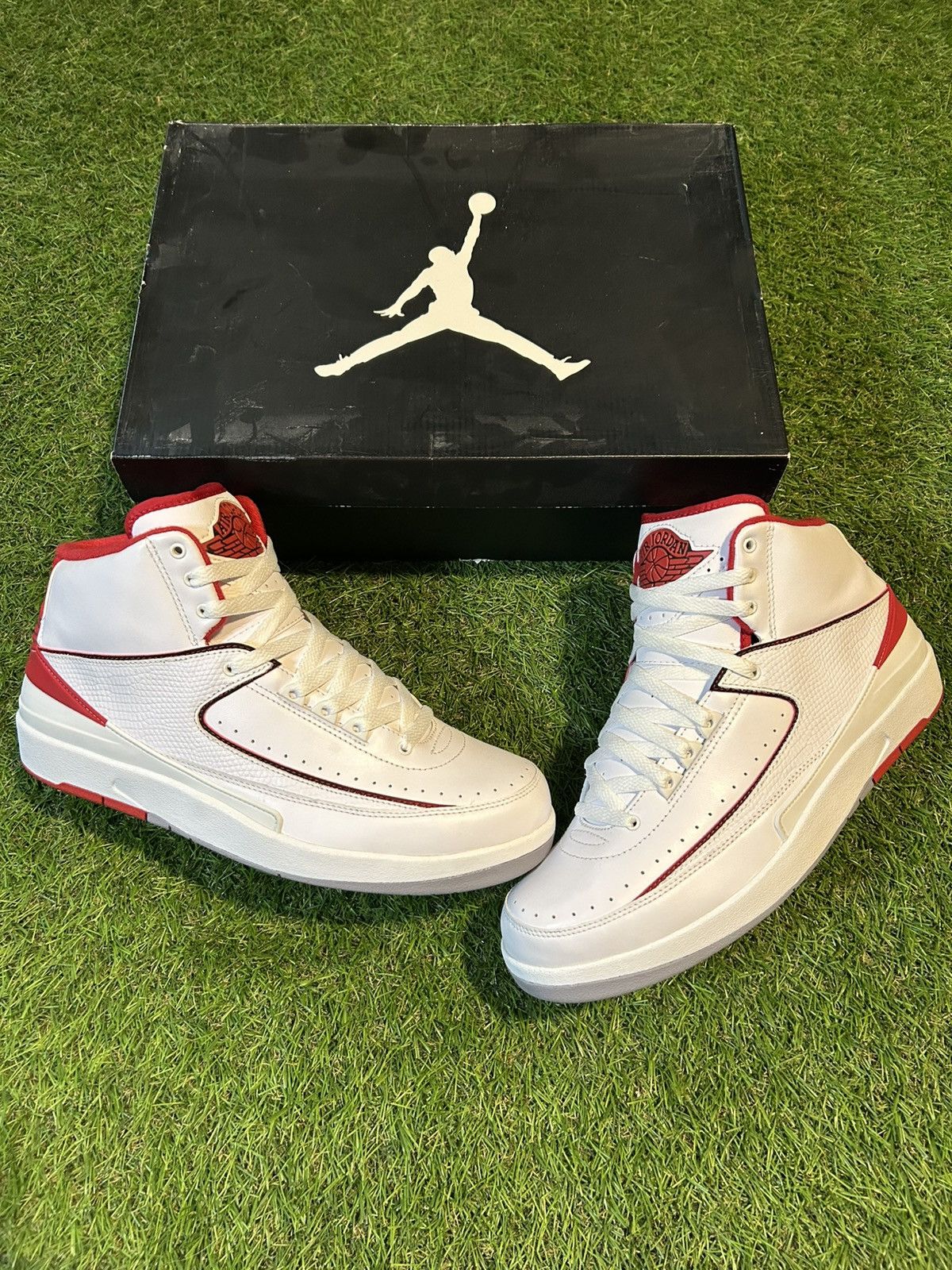 Jordan Brand Jordan 2 White Red Size US 10.5 / EU 43-44 - 1 Thumbnail