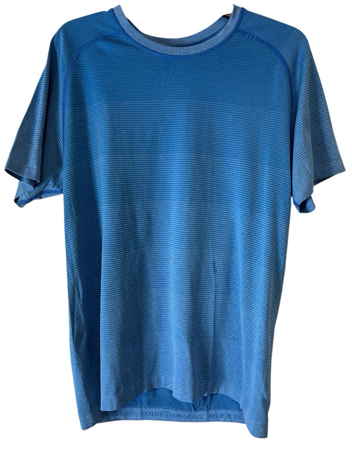 Designer Lululemon Large Metal Vent Tech Short Sleeve Crew Neck Size US L / EU 52-54 / 3 - 1 Thumbnail
