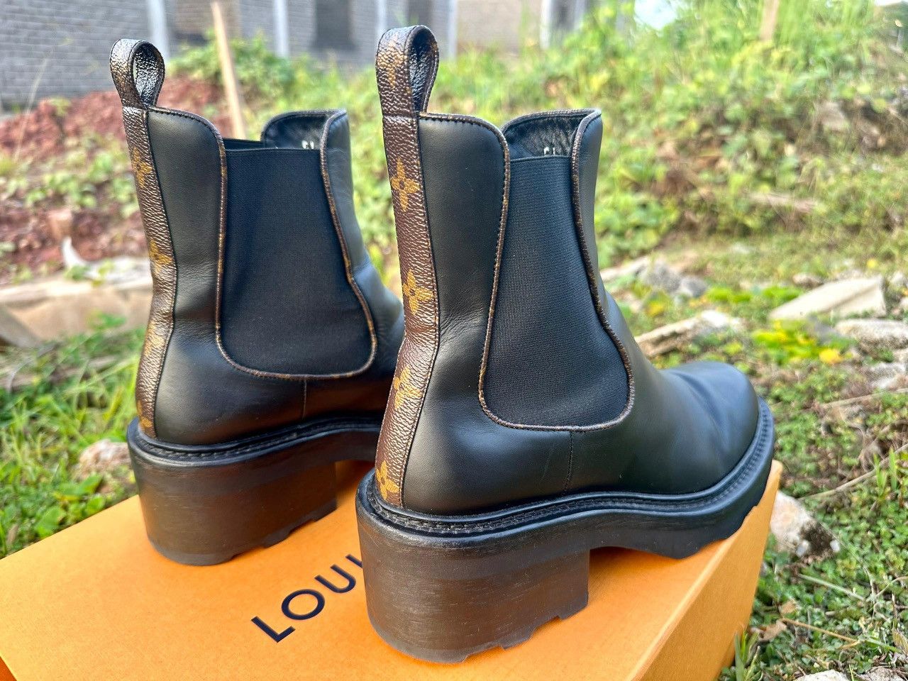 Louis Vuitton Authentic Louis Vuitton Beauborg Ankle Boots Size 39 Size US 6.5 / EU 39-40 - 2 Thumbnail