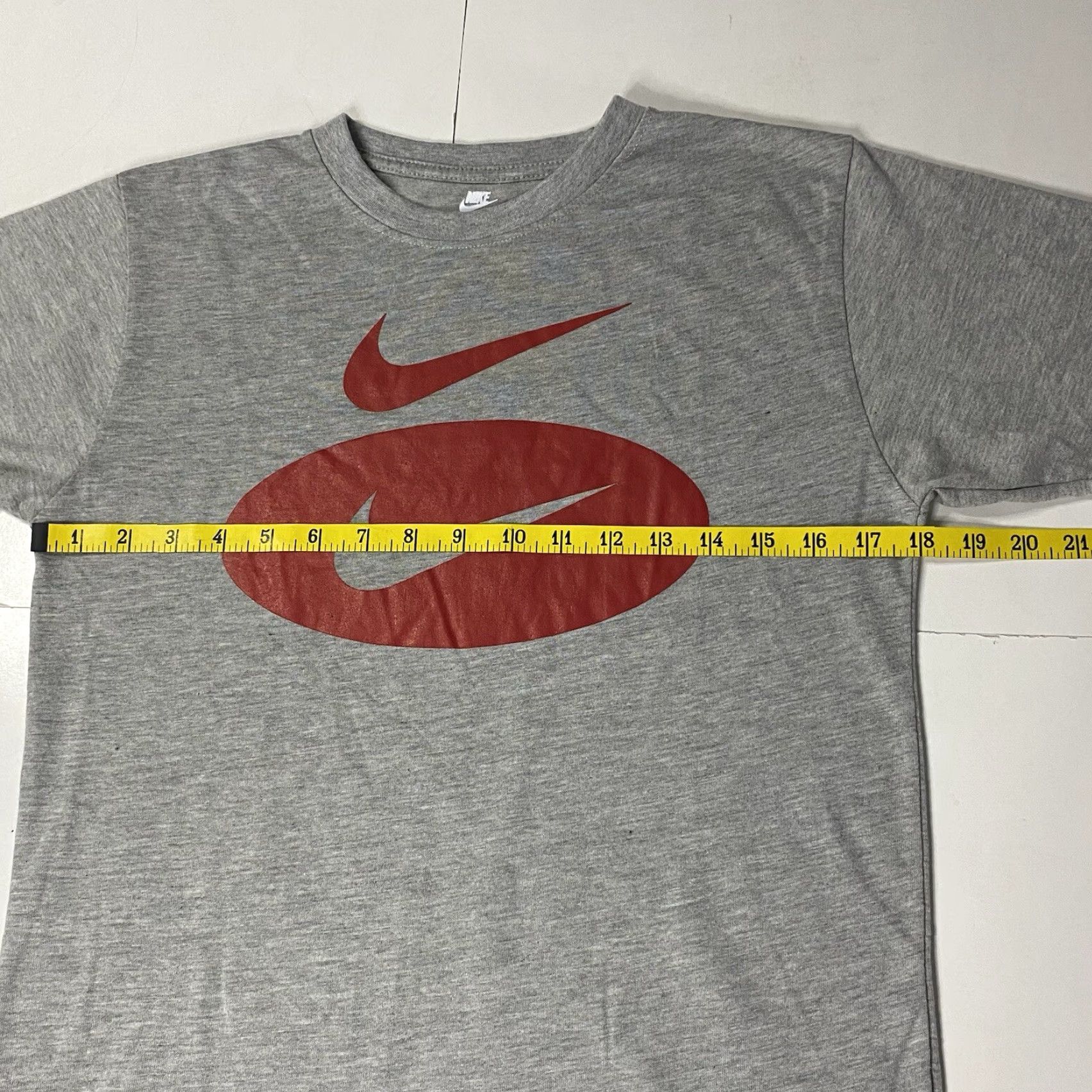 Nike **Nike Tee T-Shirt Gray Small Adult Regular Fit** User: **Gray Small Adult Regular Fit Nike Tee T-Shirt** Size US S / EU 44-46 / 1 - 4 Thumbnail