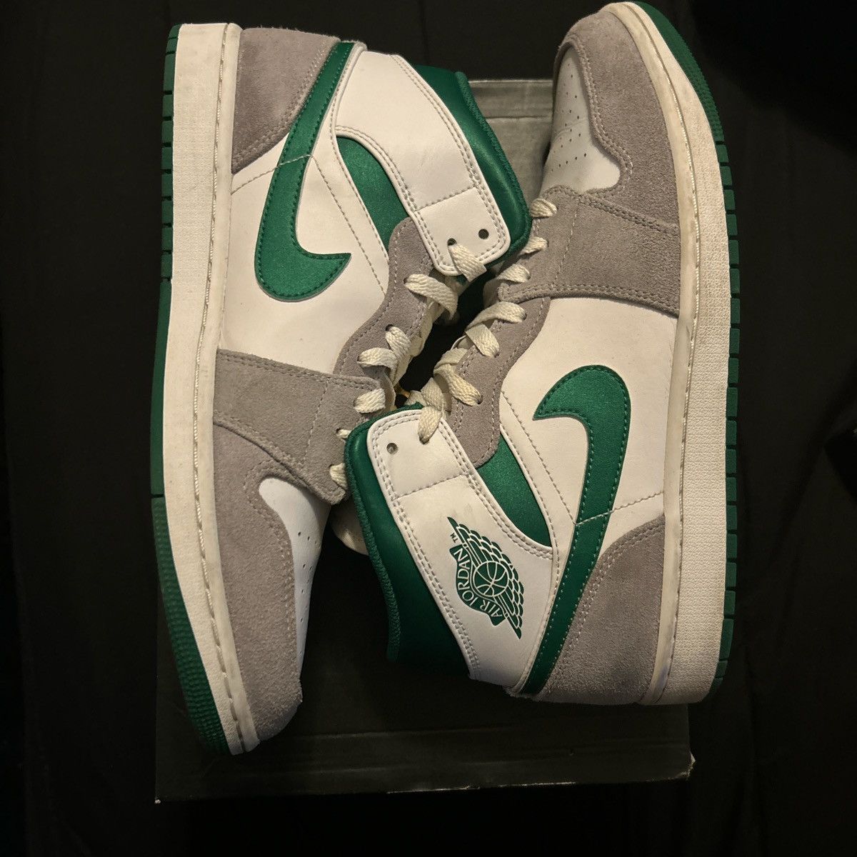 Jordan Brand Air Jordan 1 Mid SE Size US 10.5 / EU 43-44 - 2 Thumbnail