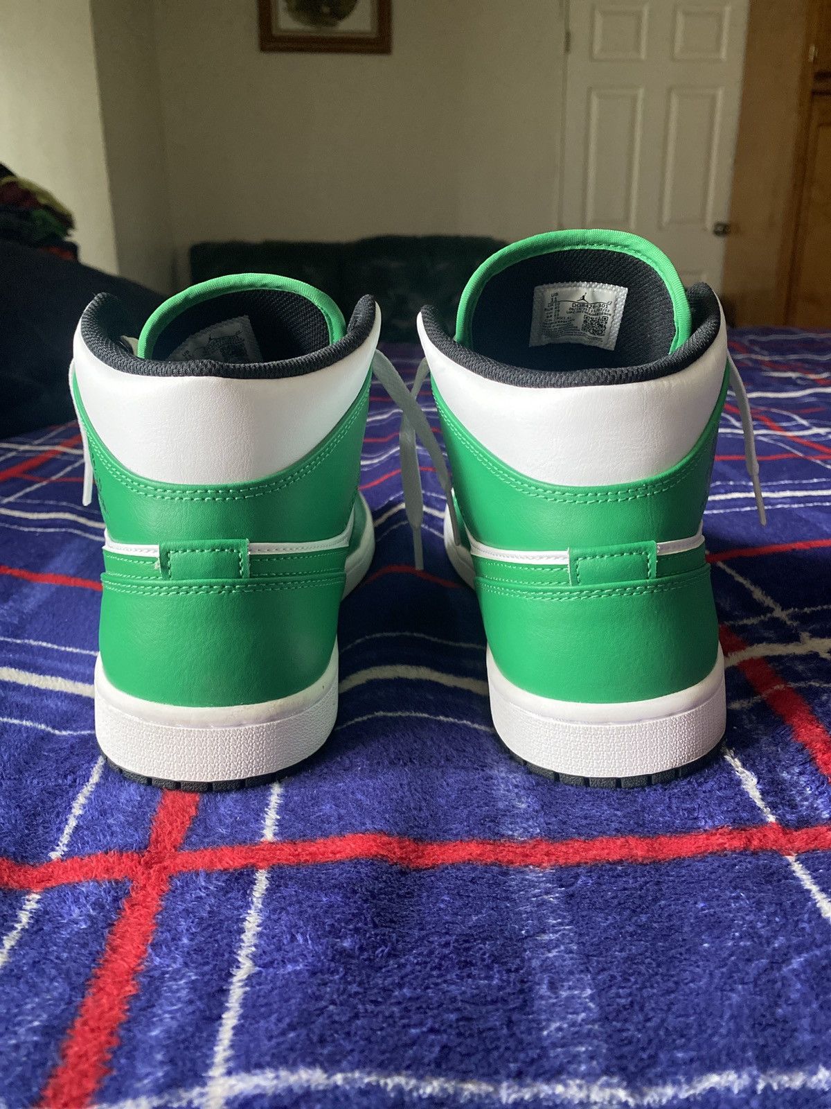 Nike Air jordan 1 mid lucky green Size US 11 / EU 44 - 4 Thumbnail