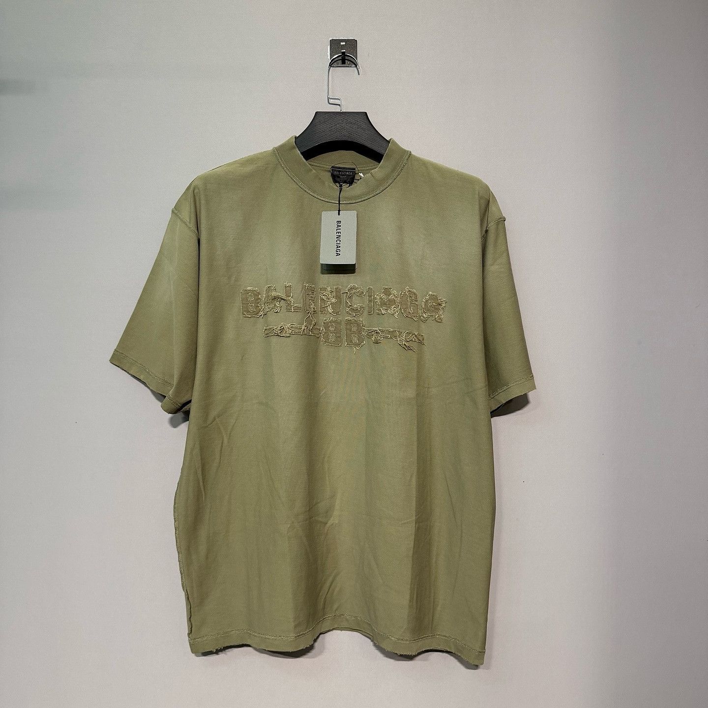 Balenciaga Balenciaga Distressed Logo T-Shirt Size M Size US M / EU 48-50 / 2 - 1 Thumbnail