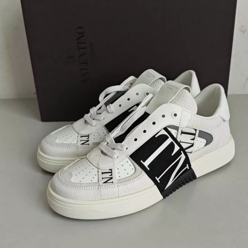 Valentino Valentino white black laced casual shoes Size US 7 / EU 40 - 1 Thumbnail