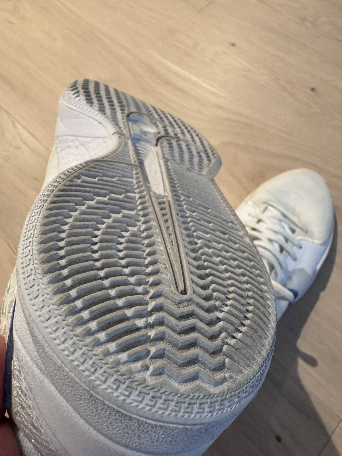Nike Nike Sabrina 2 ID men size 9 white blue Size US 9 / EU 42 - 13 Thumbnail