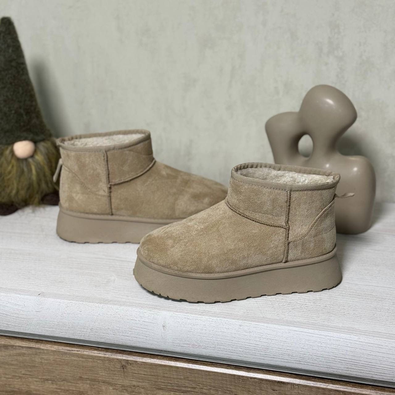20471120 Women's beige suede UGG boots, size 37 Size US 8 / IT 38 - 4 Thumbnail