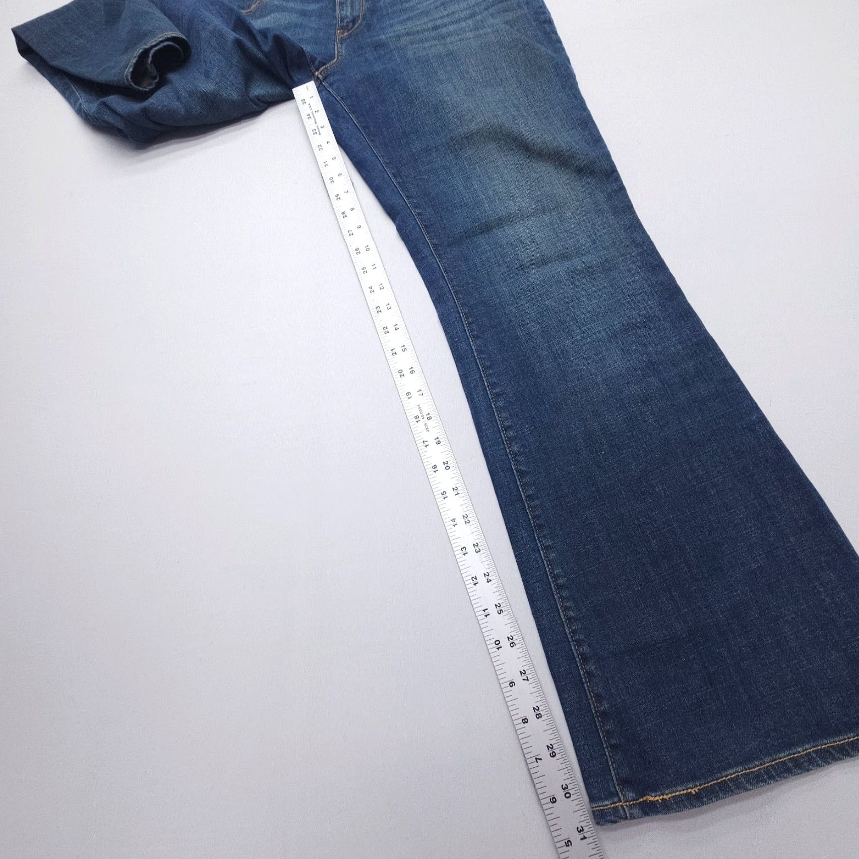 Levi's Levi's Bootcut Jeans Womens 12 / 31 Dark Wash Blue Comfort Mid Rise Regular Fit 2000s Size 34" / US 12 / IT 48 - 6 Thumbnail