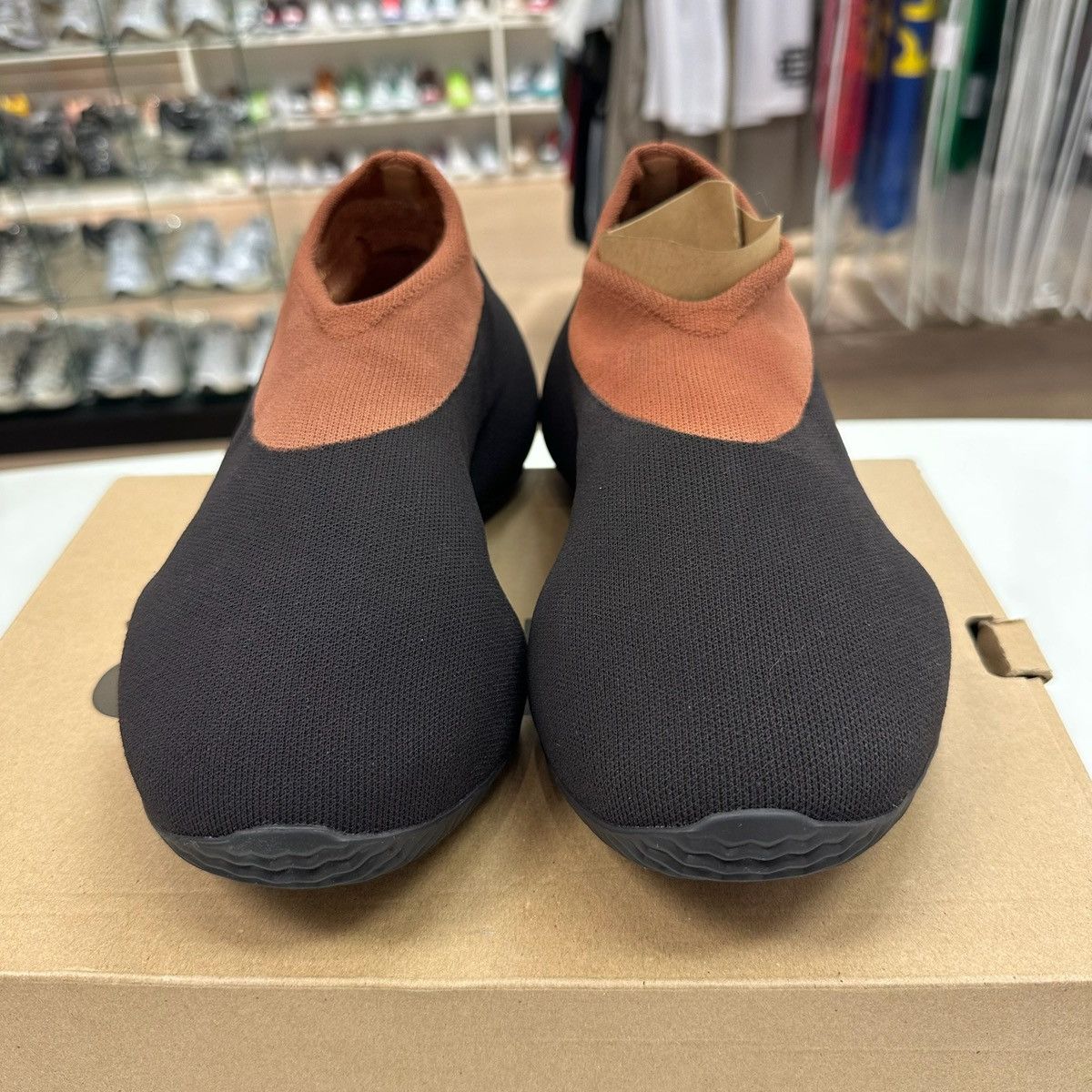 Adidas Size 8.5 - adidas Yeezy Knit Runner Carbon Brown 2022 GY1759 Size US 8.5 / EU 41-42 - 4 Thumbnail