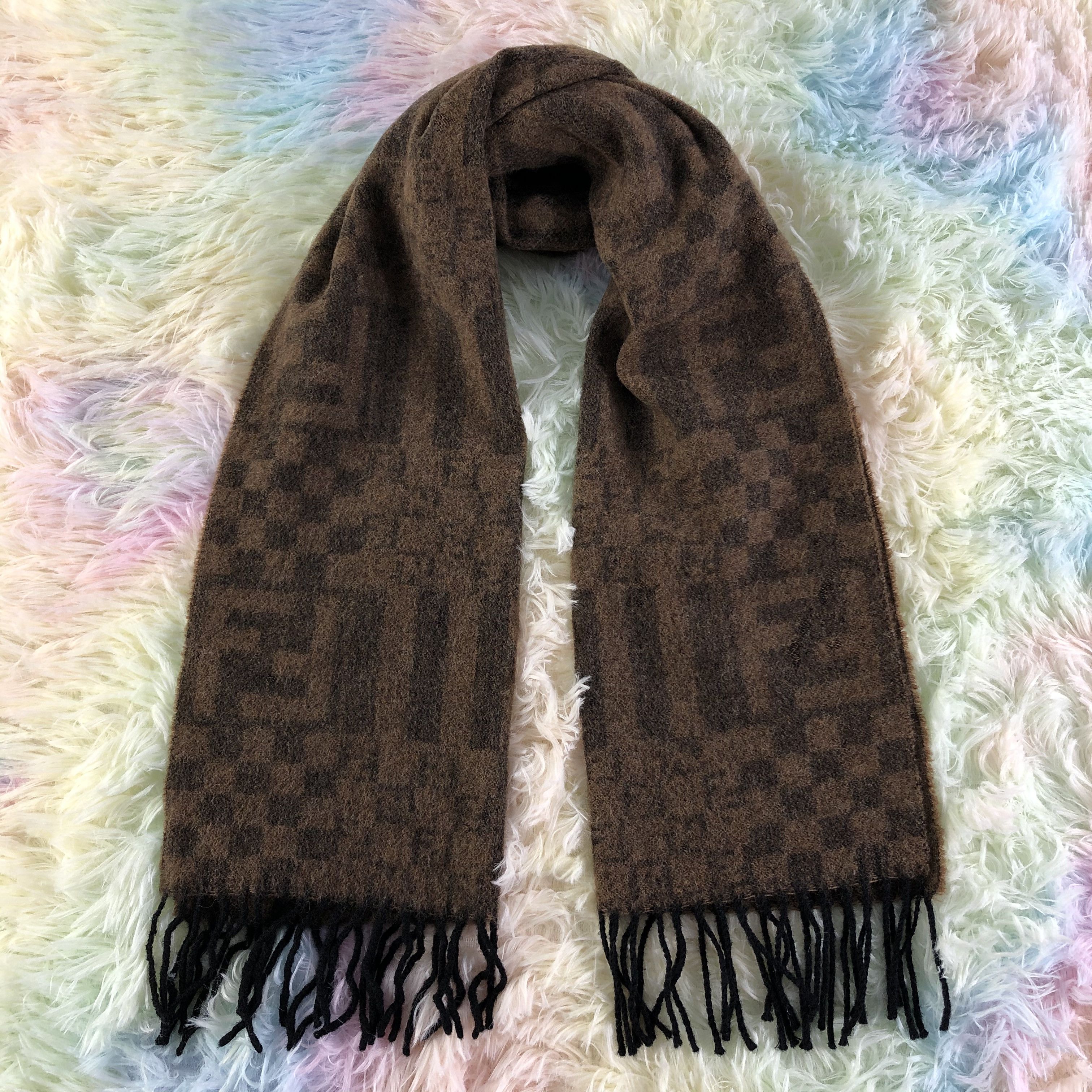 Vintage Fendi Scarf / Muffler / Neckwear - KM46 Size ONE SIZE - 1 Thumbnail