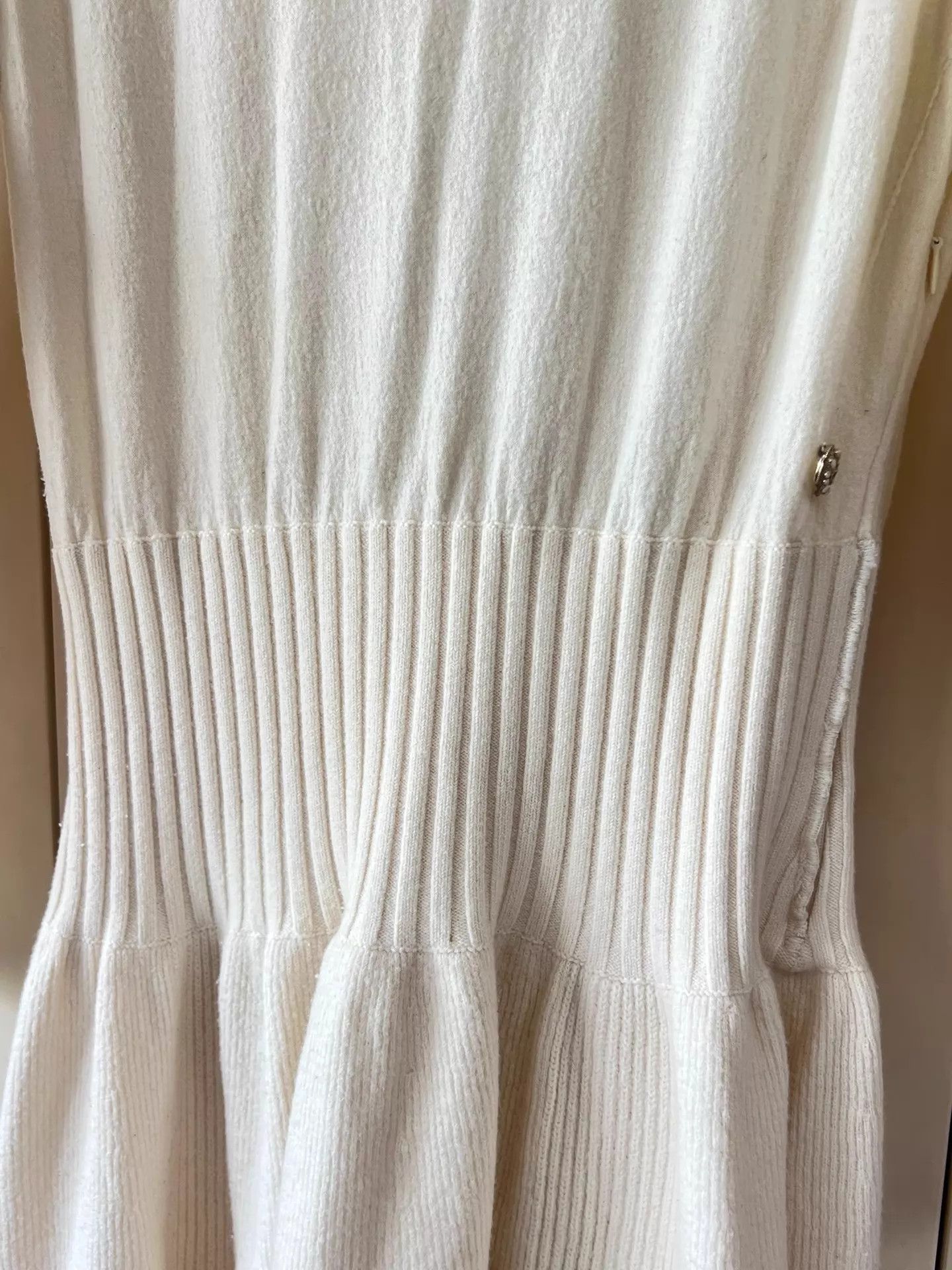 Chanel Chanel Knit Dress Ivory 38 Long Sleeve Waist-Cinched Cuff Logo Size S / US 4 / IT 40 - 6 Thumbnail