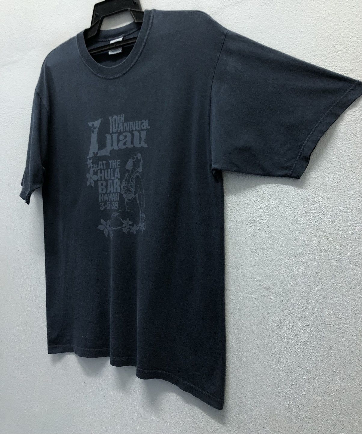 Vintage Old Navy 10th Annual Luau At The Hula Bar Hawaii T-Shirt Size US S / EU 44-46 / 1 - 5 Thumbnail