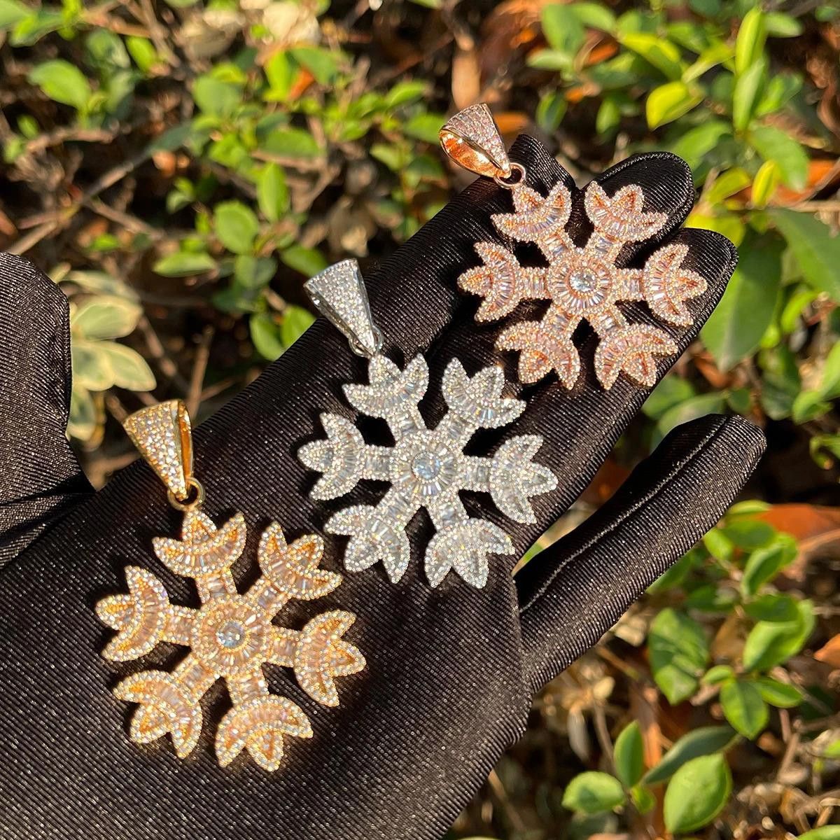 Japanese Brand Yellow Gold Diamond Snowflake Necklace Size ONE SIZE - 4 Thumbnail