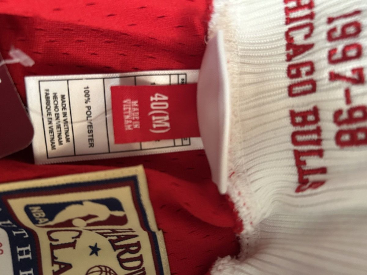 Mitchell & Ness Authentic Mitchell&ness Chicago Bulls 97-98 shorts Size US 40 / EU 56 - 4 Thumbnail