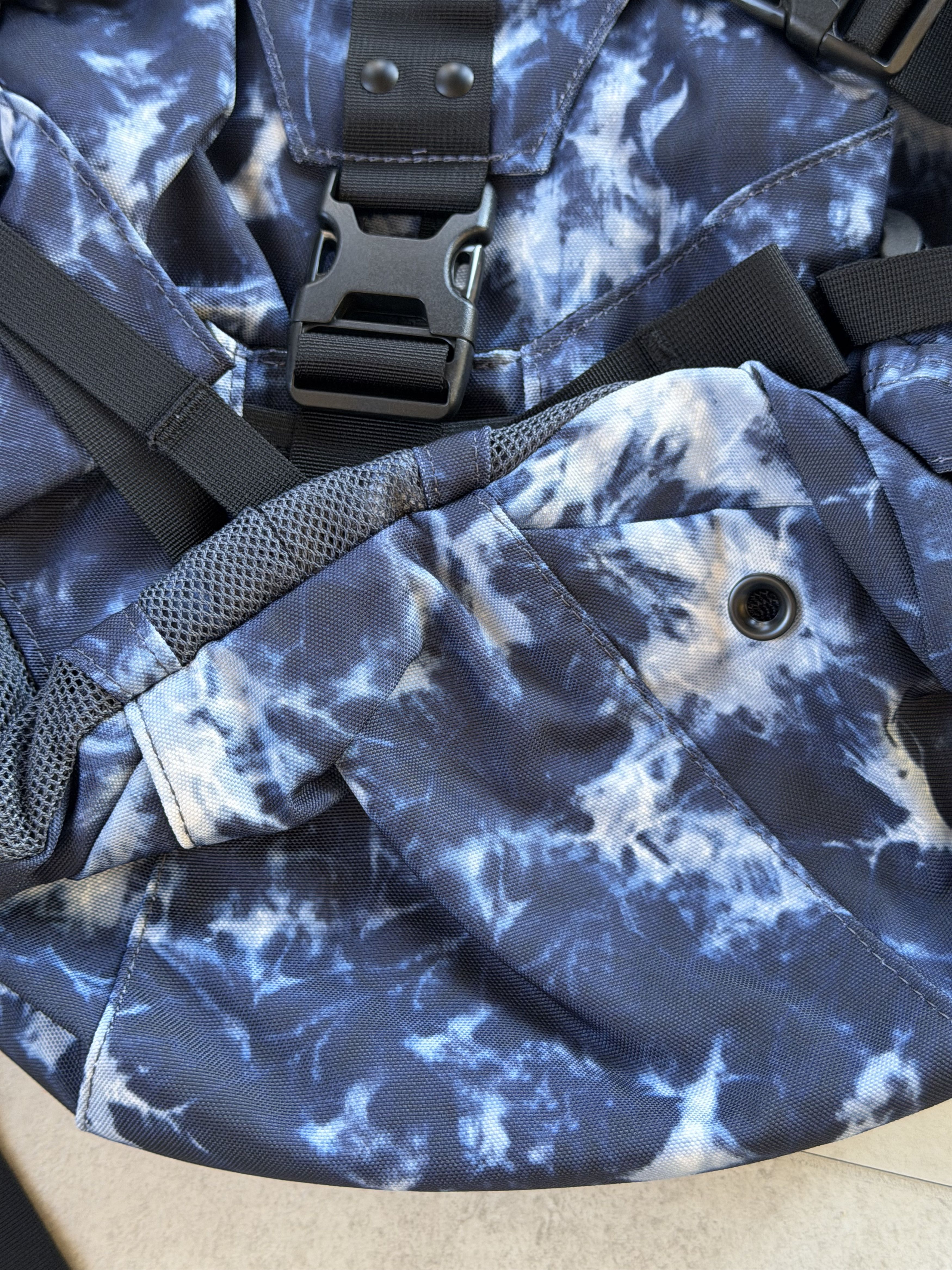 Kith × Oakley Kith Oakley Icon RC Backpack in Mystery Blue Size ONE SIZE - 3 Thumbnail