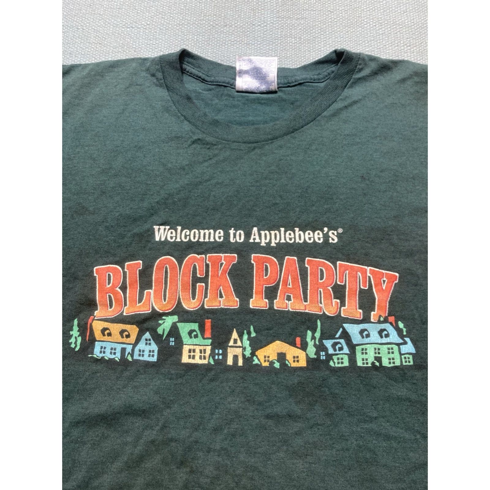 Vintage VINTAGE Party T-Shirt Welcome to Applebee’s Block Party Restaurant XL Men Green T-Shirt 24” Pit 29.5” Length Size US XL / EU 56 / 4 - 4 Thumbnail