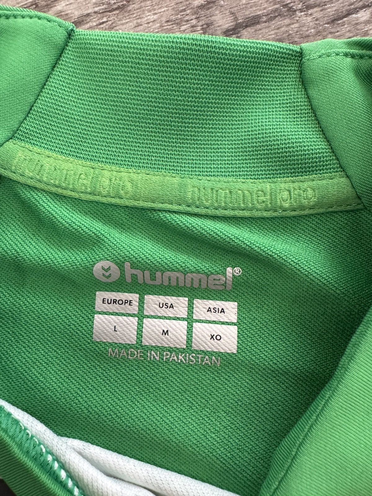 Hummel Real Betis Training Sweater 24/25 Size US M / EU 48-50 / 2 - 3 Thumbnail