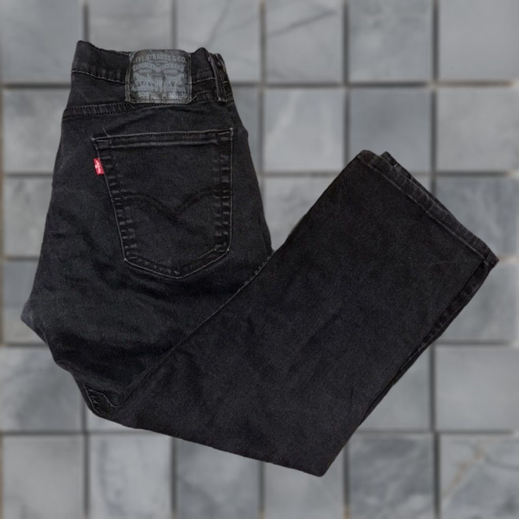 Levi's VINTAGE Levi’s 505 Black Denim Jeans Men’s 28x26 Straight Leg Grunge Jeans Mens Regular Black 90s Grunge Size US 28 / EU 44 - 1 Thumbnail