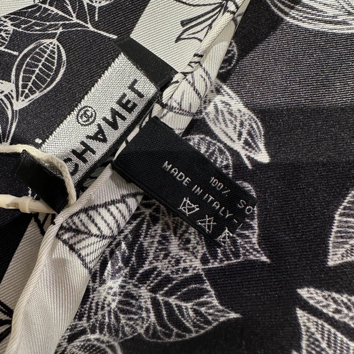 Chanel Chanel all-over leaf logo silk scarf may369 Size ONE SIZE - 4 Thumbnail