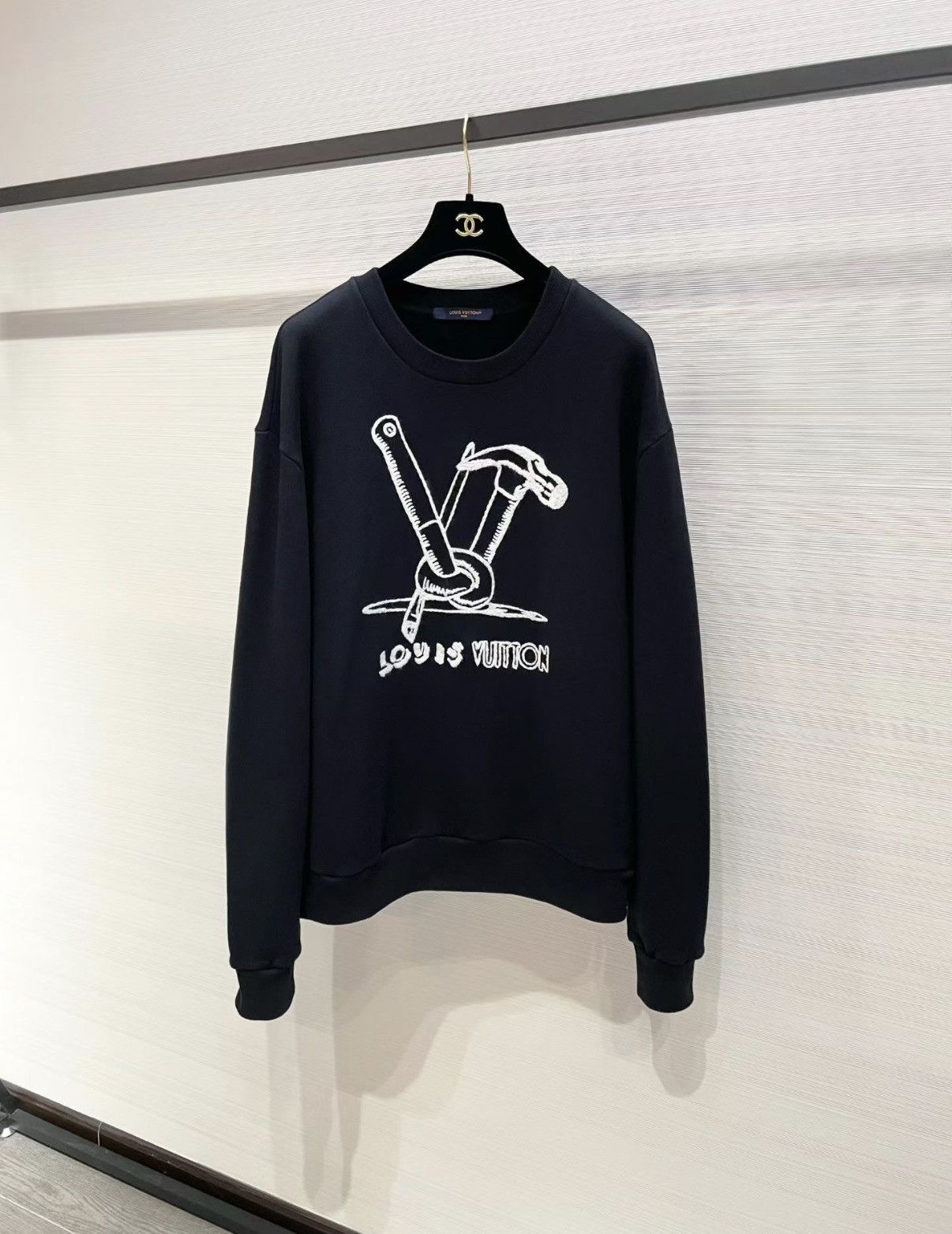 Louis Vuitton LV Trendy Black Long Sleeve Crew Neck Sweatshirt J33 Size XL / US 12-14 / IT 48-50 - 1 Thumbnail