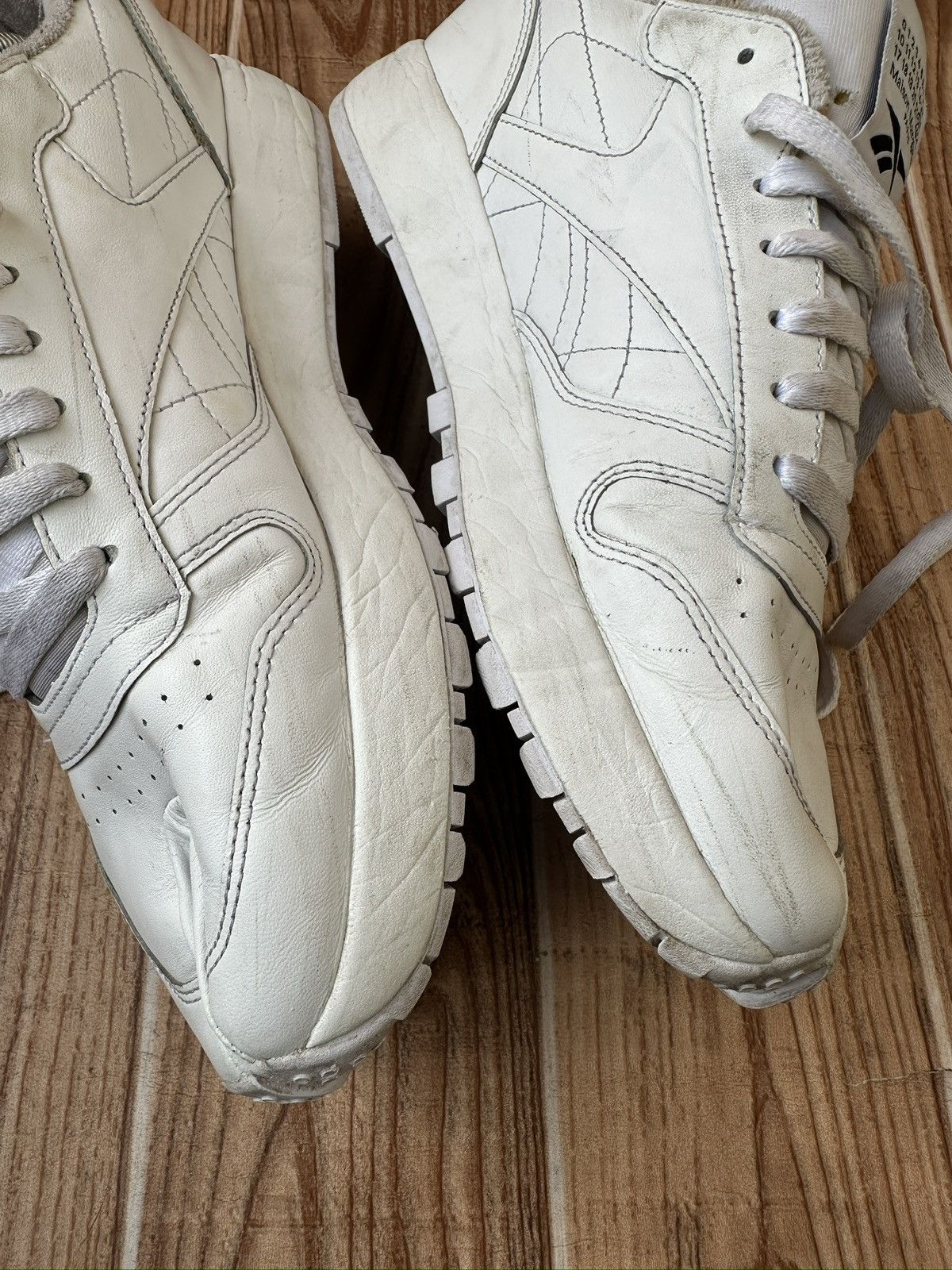 Maison Margiela × Reebok Reebok x Maison Margiela Classic Leather Tabi Sneakers Size US 9.5 / EU 42-43 - 10 Thumbnail
