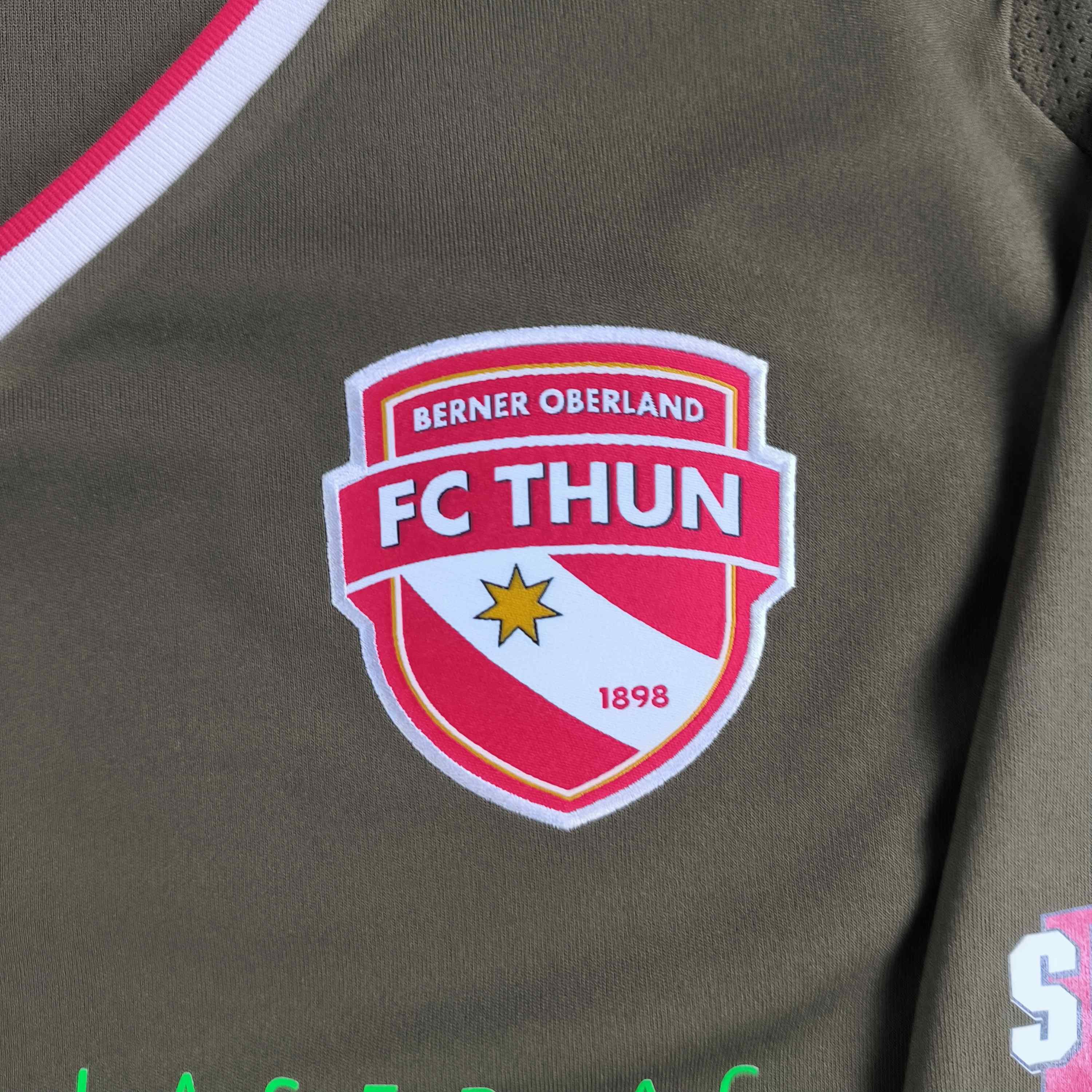 Macron FC Thun 2020-21 Macron away #3 football jersey size M Size US M / EU 48-50 / 2 - 4 Thumbnail