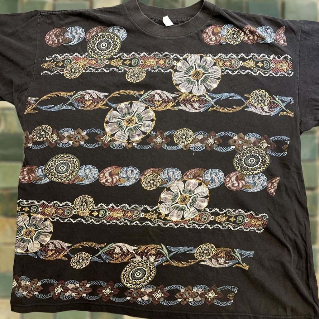 Vintage VINTAGE 2XL Unisex Adult T Shirt Black Art Deco Ornate Floral Intricate Boho USA Shirt Size US XXL / EU 58 / 5 - 1 Thumbnail