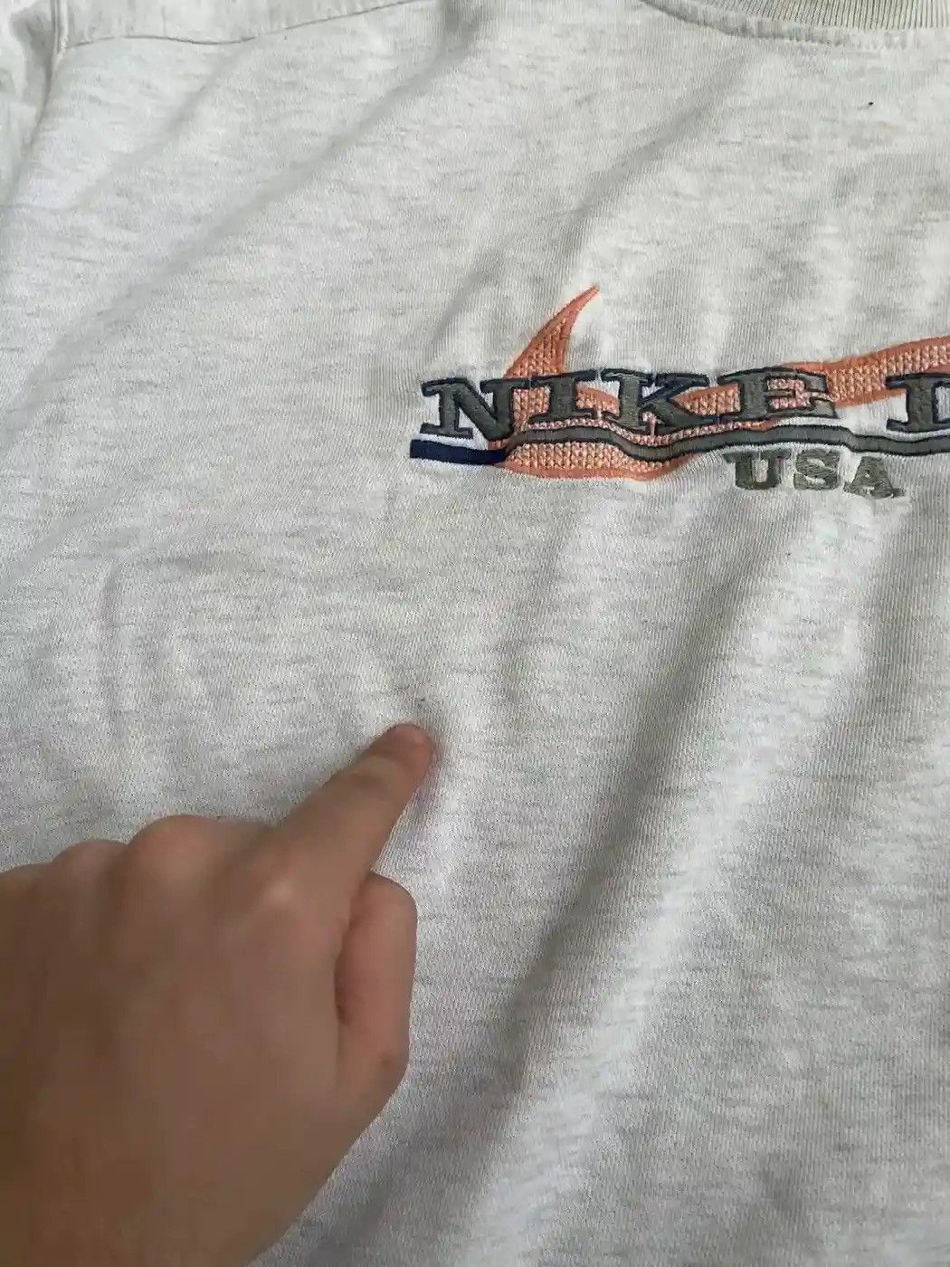 Nike Vintage 90s nike big embroidered sweatshirt nike swoosh usa Size US L / EU 52-54 / 3 - 11 Thumbnail