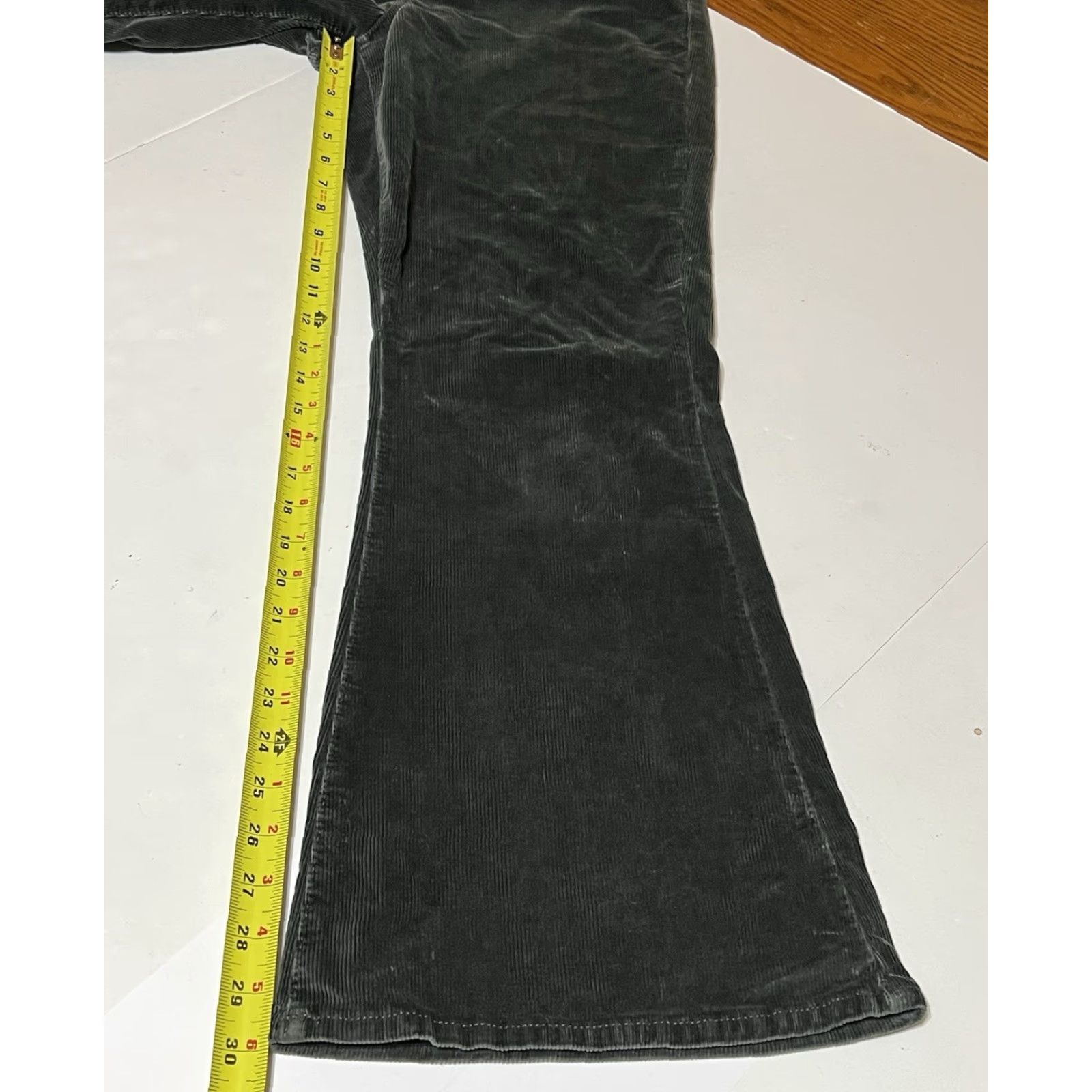 American Eagle Outfitters American Eagle Jeans Women’s 16 Reg (36x30) Green Corduroy Flare Hi-Rise Size 38" / US 16 / IT 52 - 5 Thumbnail