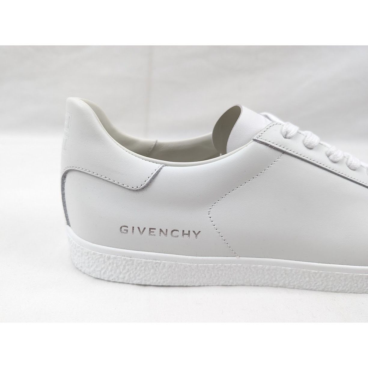Givenchy o1rshd1 Low-Top Sneakers in White Size US 10 / EU 43 - 4 Thumbnail