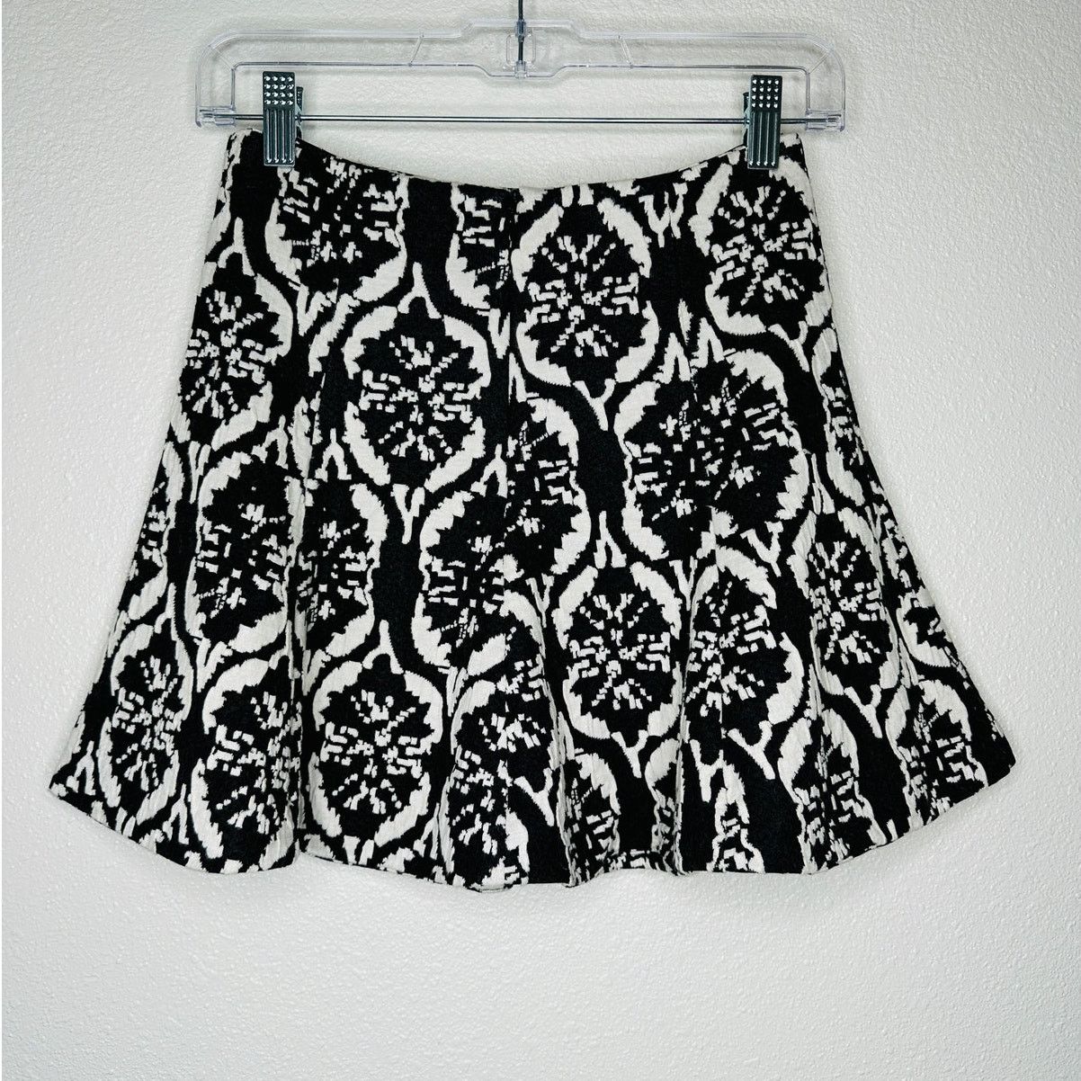 Other Lovers + Friends Tatum Black & White Jacquard Mini Skirt XS Size 23" - 8 Thumbnail