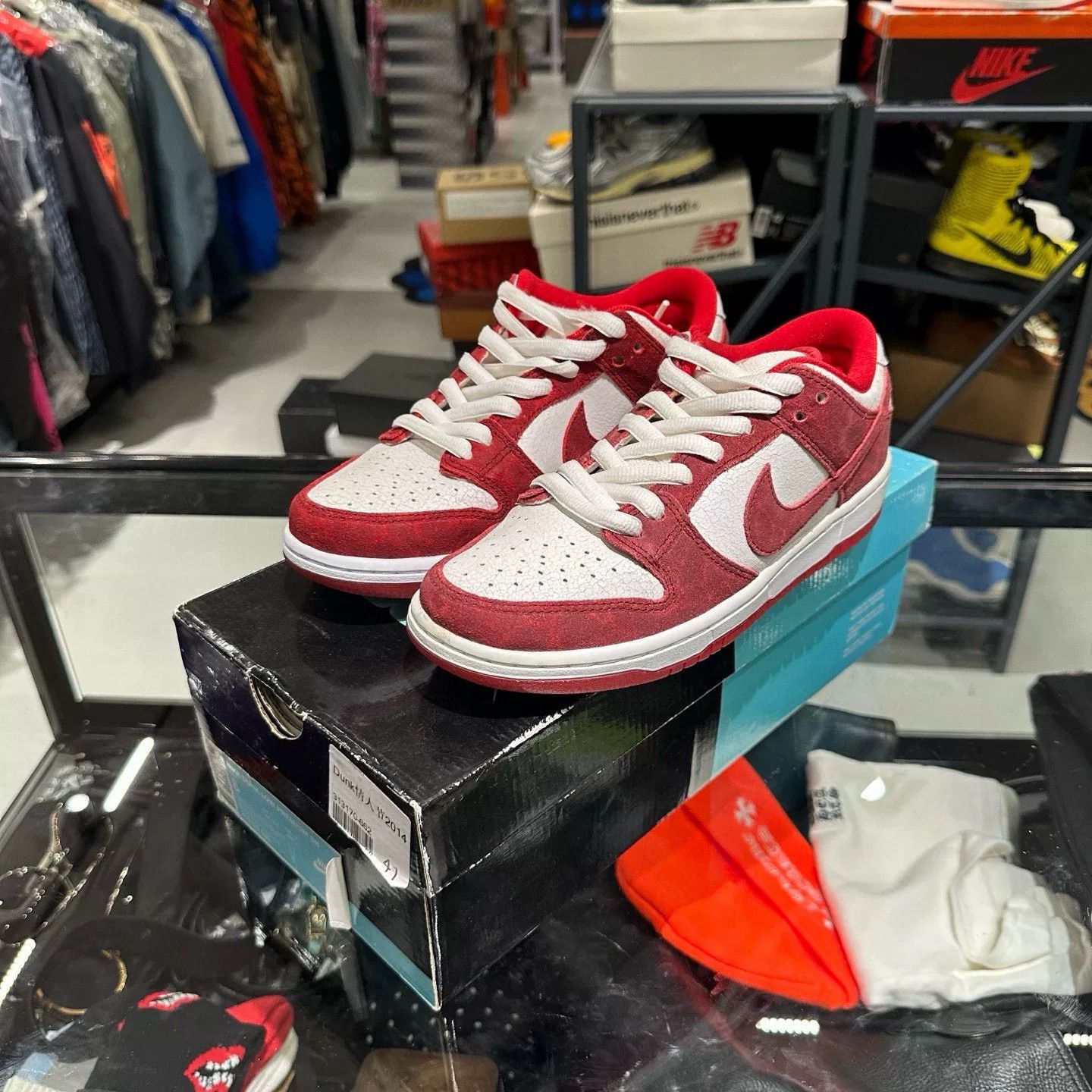 Nike Nike Red Lowtop Sneakers 8.5 Men Size US 8.5 / EU 41-42 - 1 Thumbnail