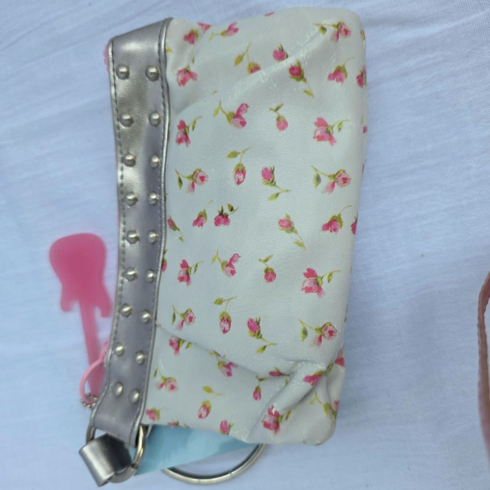 Vintage Y2kTransversion Wallet Wristlet Womens White Floral Rose Studded Key Ring Size ONE SIZE - 4 Thumbnail