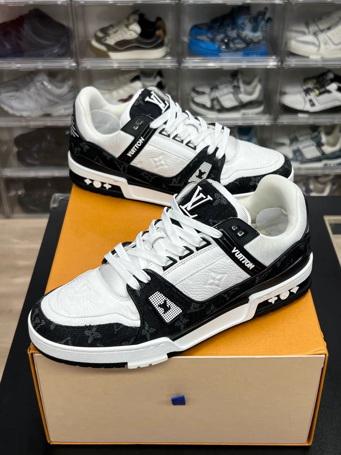 Louis Vuitton LV Trainer Sneakers K15 Size US 8 / EU 41 - 1 Thumbnail