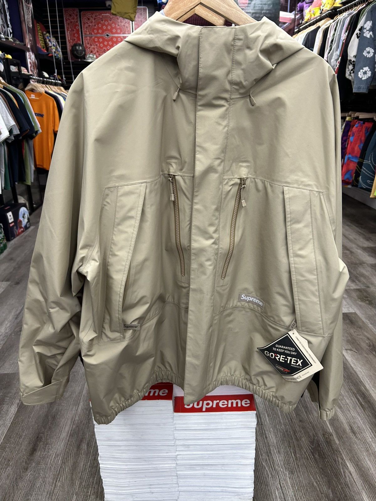Goretex × Supreme Supreme GORE-TEX Taped Seam Shell Jacket (FW24) Size US L / EU 52-54 / 3 - 1 Thumbnail