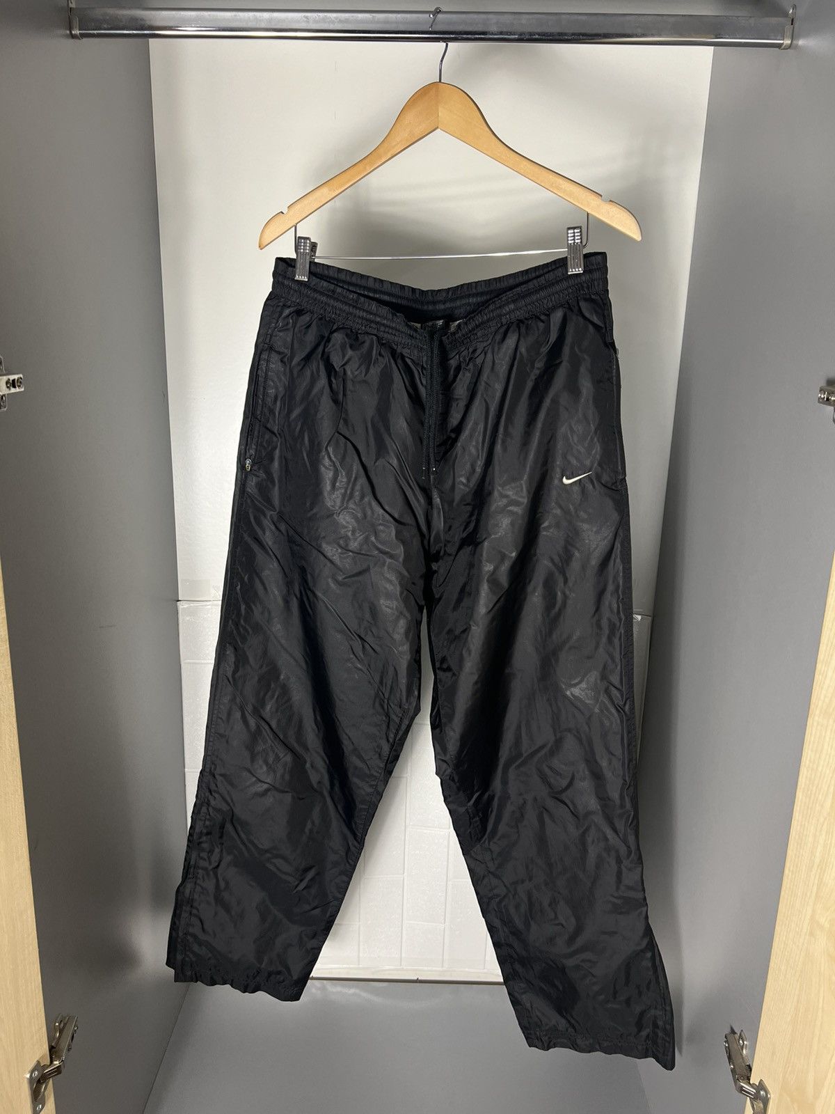 Nike × Vintage VERY RARE NIKE NYLON SWEATPANTS SWOOSH DRILL JAPAN STYLE 90s Size US 32 / EU 48 - 4 Thumbnail